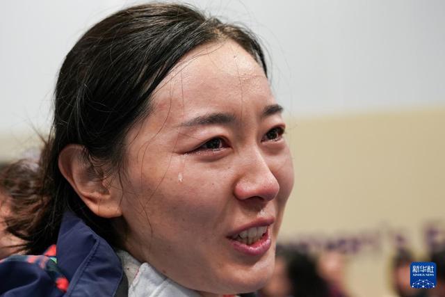中国女排刷新世界纪录，F1车队教练激动落泪